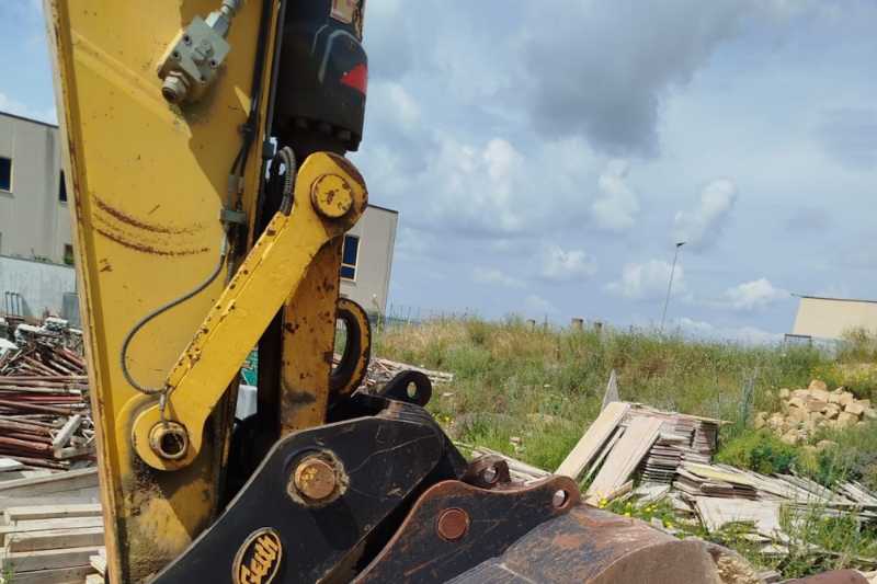 OmecoHub - Immagine NEW HOLLAND E245C